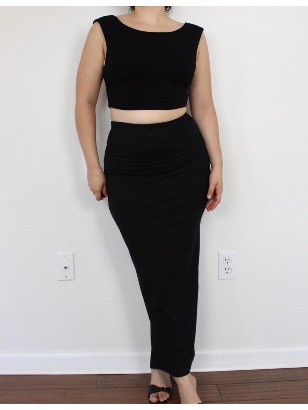 Capella Black maxi ribbed skirt with back slit. Size M.